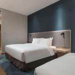 Fully Assembled Hotel Guest Room Furniture Packages Set Customized Shape