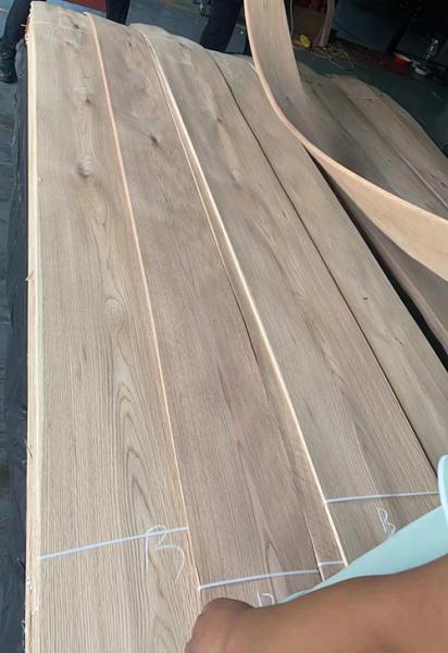 Buy cheap Thickness0.6 - 3.0mm Knotty White Oak Wood Veneer For Furniture，flooring from wholesalers