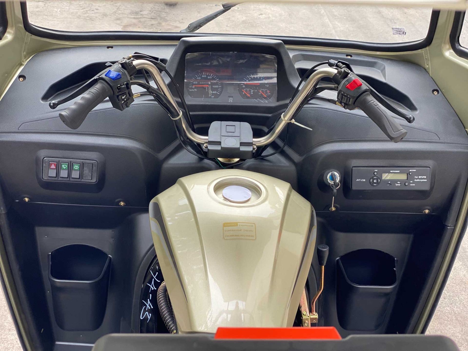 Semi Cabin 3wheeler 250cc 300cc Ducar Cargo Motor Tricycle with Five Wheels Type