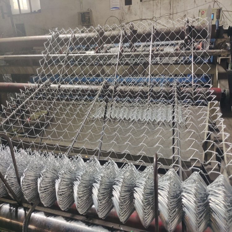 Hot Dip 6 Foot Galvanized Steel Chain Link Fence For Sports Ground