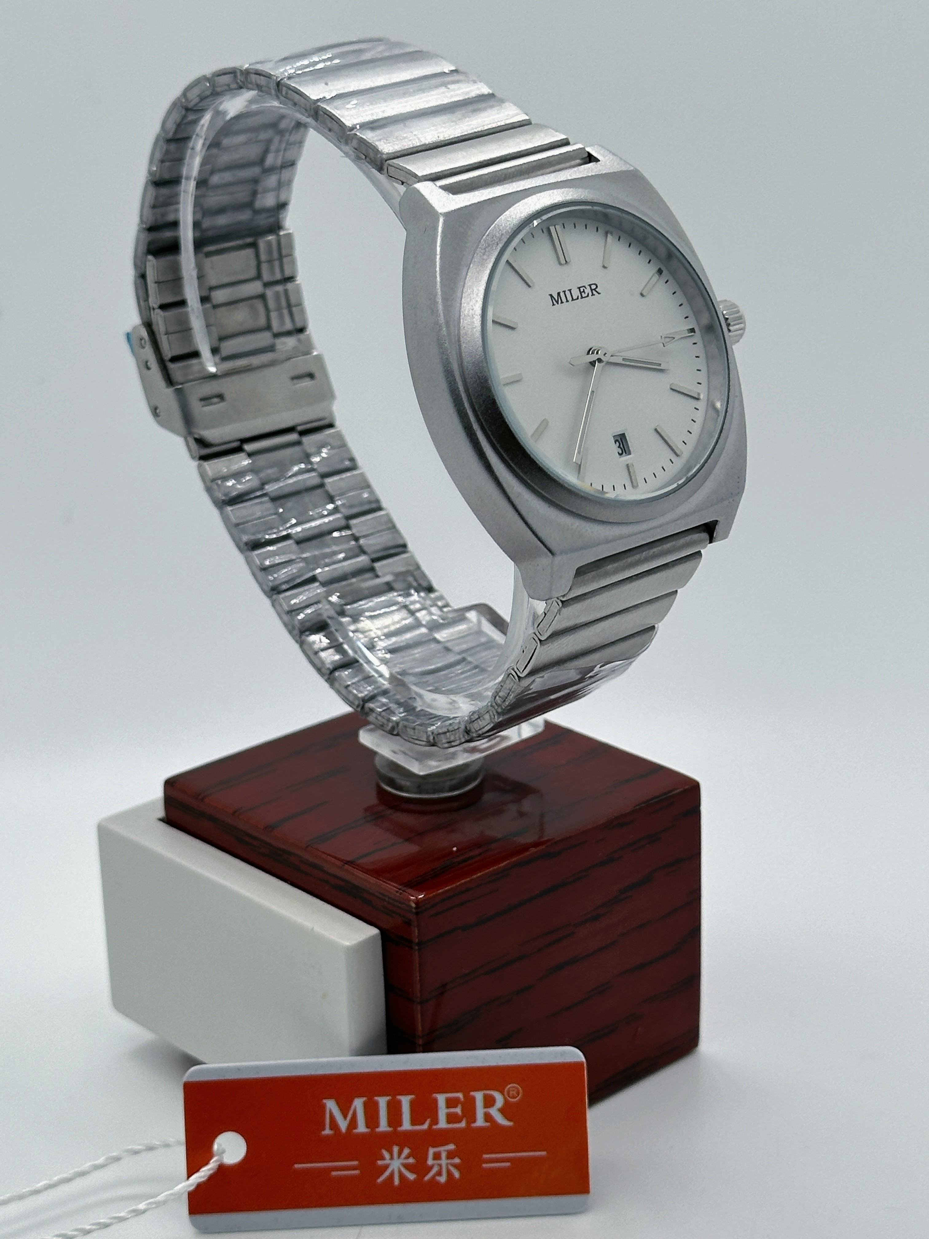 Aqua Resistant Quartz Stainless Steel Men Watch With Analog Display And Luminous Hands