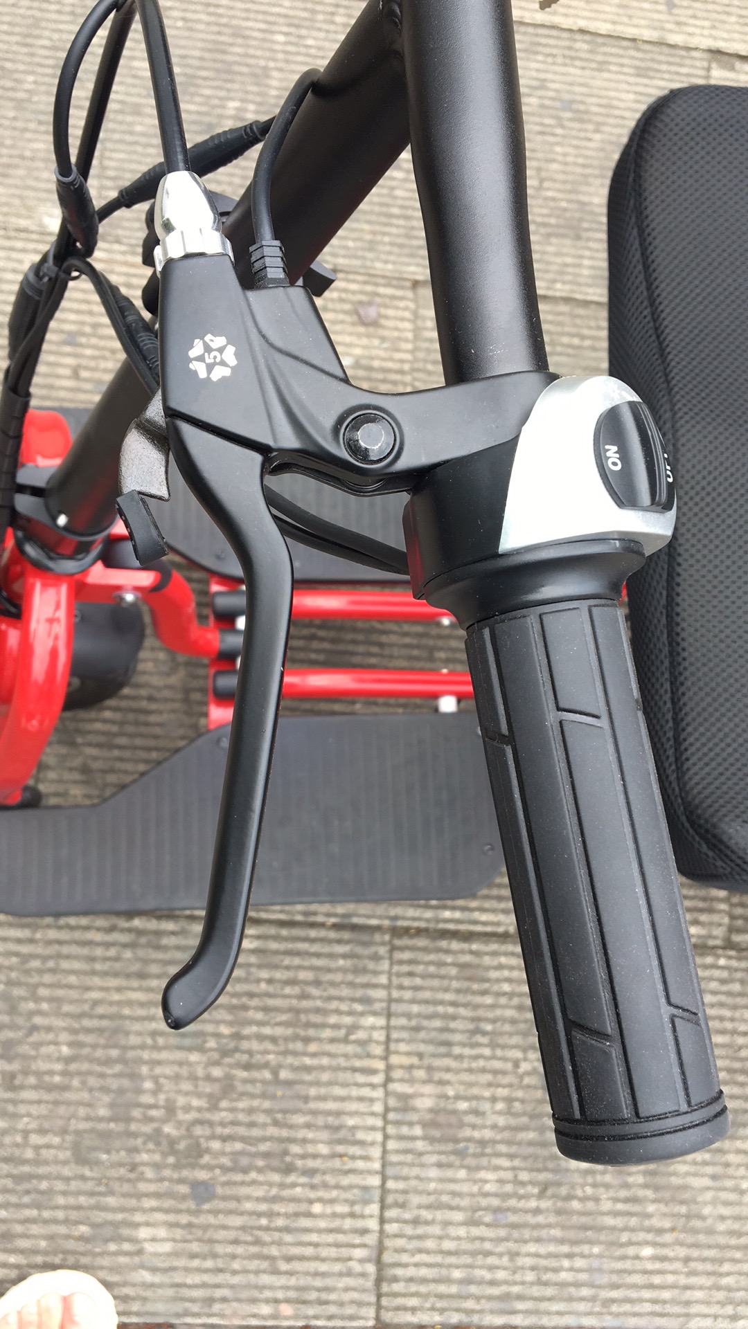 48V 10Ah Lithium Battery Fully Enclosed Mobility Scooter Fully Equipped Range 25-30km
