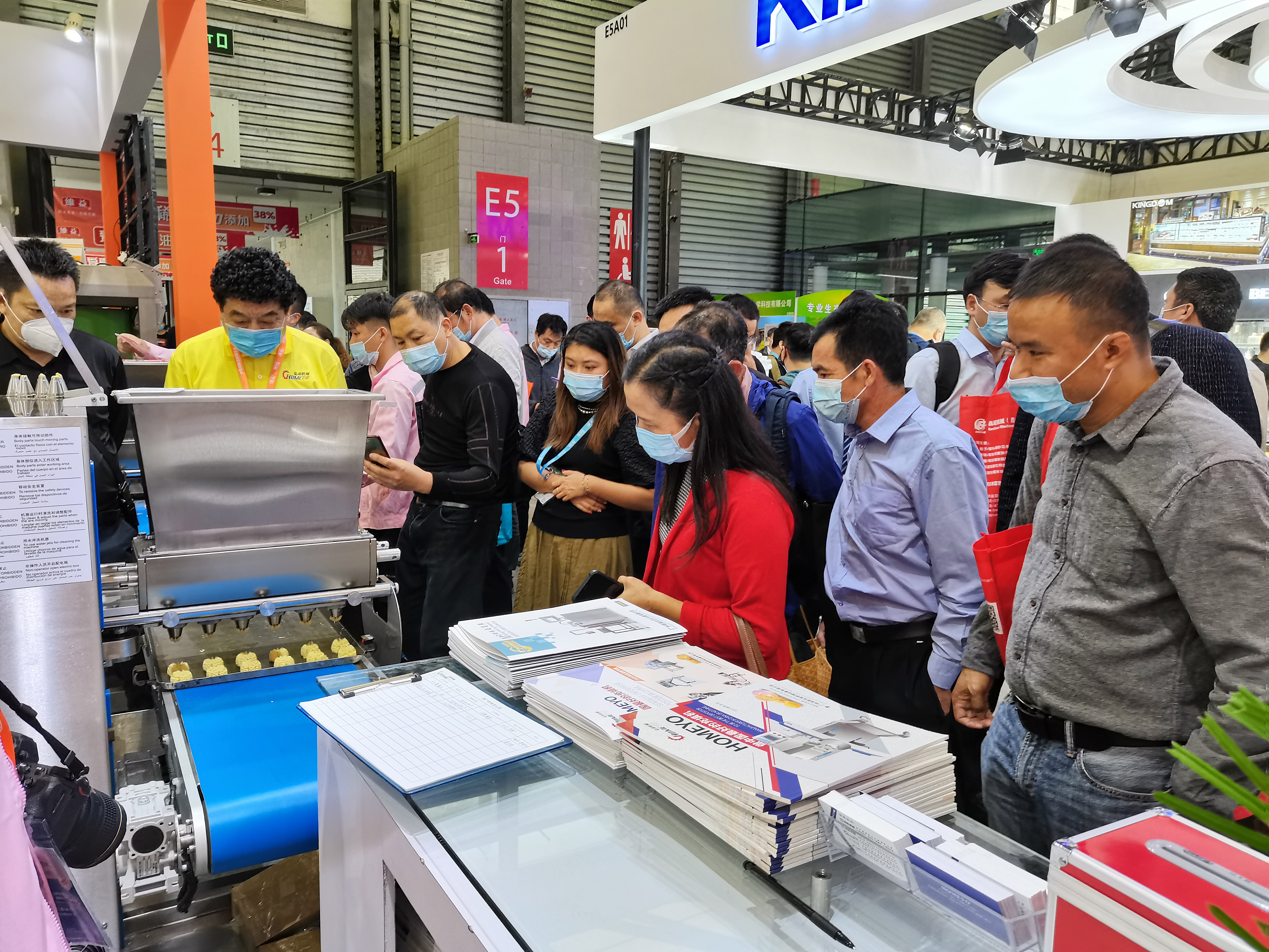PLC Full Automatic Cake Production Line 220V For Cake Base Making