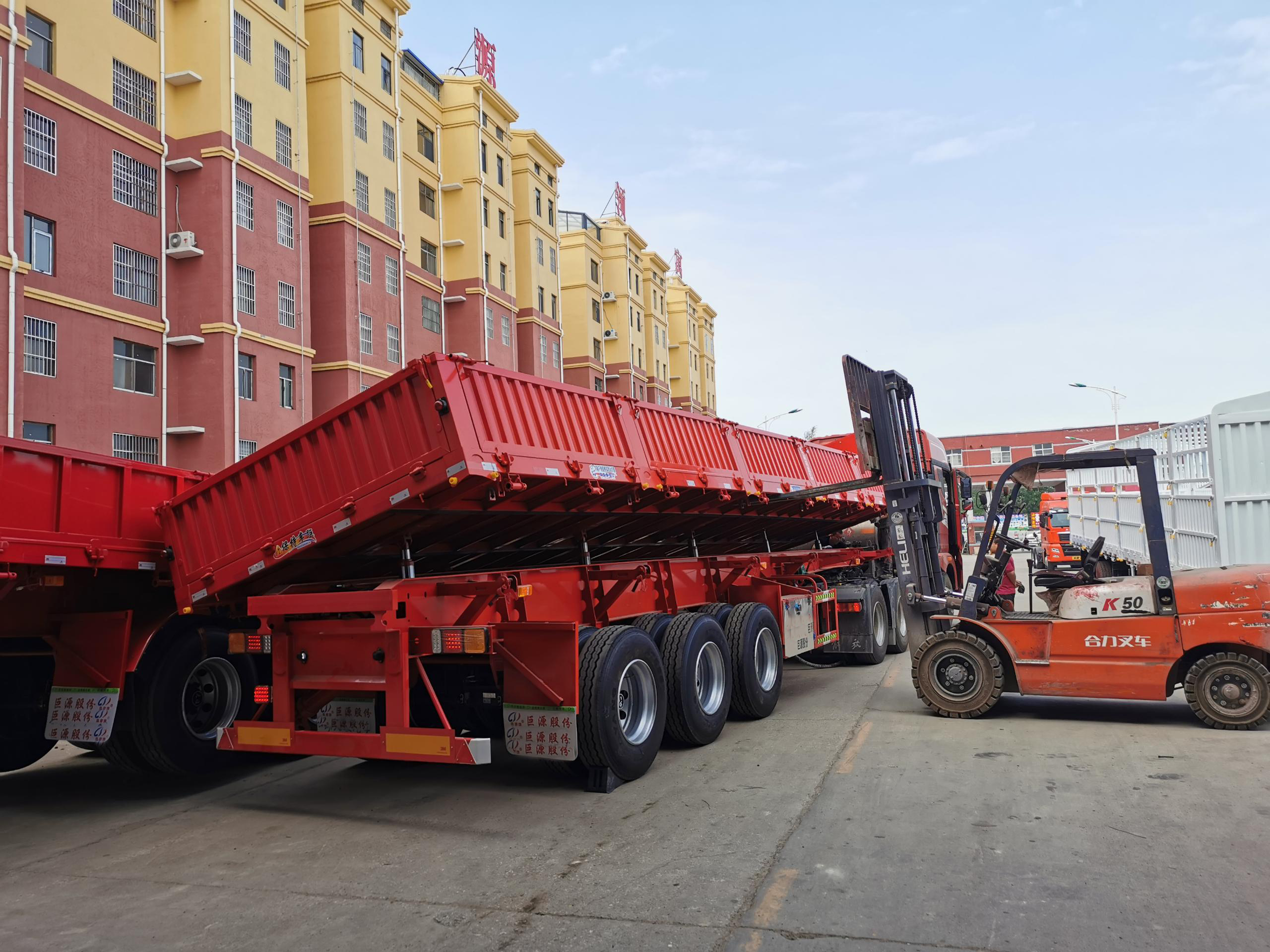 13 Tons Axles Side Dumping Cargo Trailer Truck for Rebar Transportation Requirements