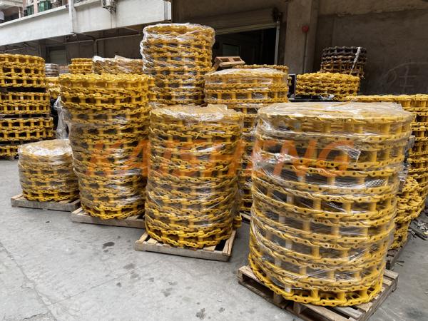 Buy cheap Komatsu Excavator Undercarriage Parts HRC52 Caterpillar Track Link from wholesalers
