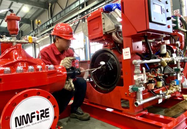 Quality Red Professional Fire Pump Diesel Engine 144KW With Water Cold Cooling for sale