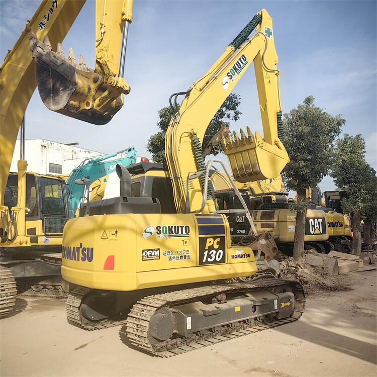 Komatsu130 Used Hydraulic Crawler Machinery Excavator 13 Ton Operating Weight 13000 KG