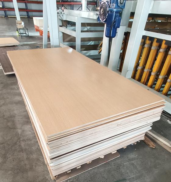 Buy cheap E1 15mm 16mm Marine Plywood Waterproof White Laminated Marine Plywood from wholesalers