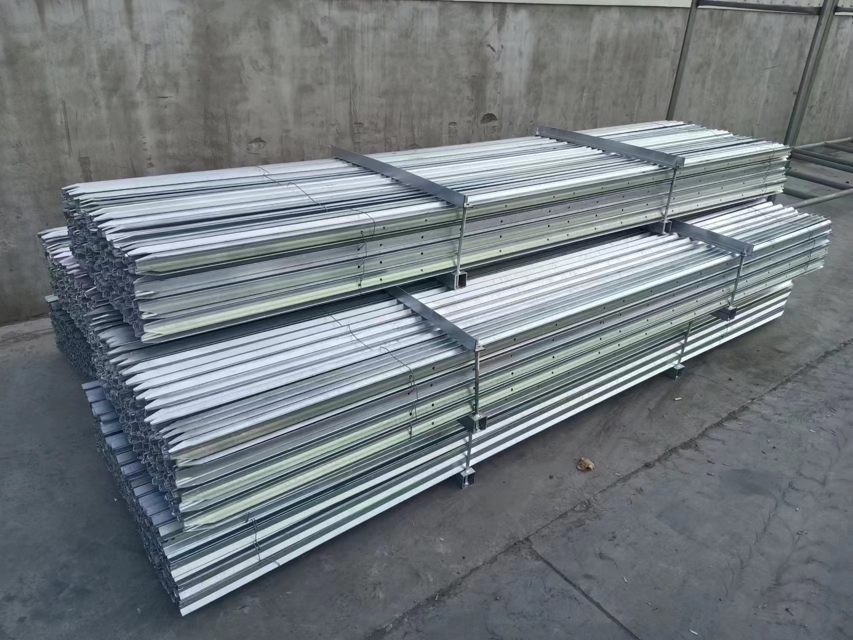Galvanised Y Post Without Teeth Low Carbon Steel For Strong Fencing