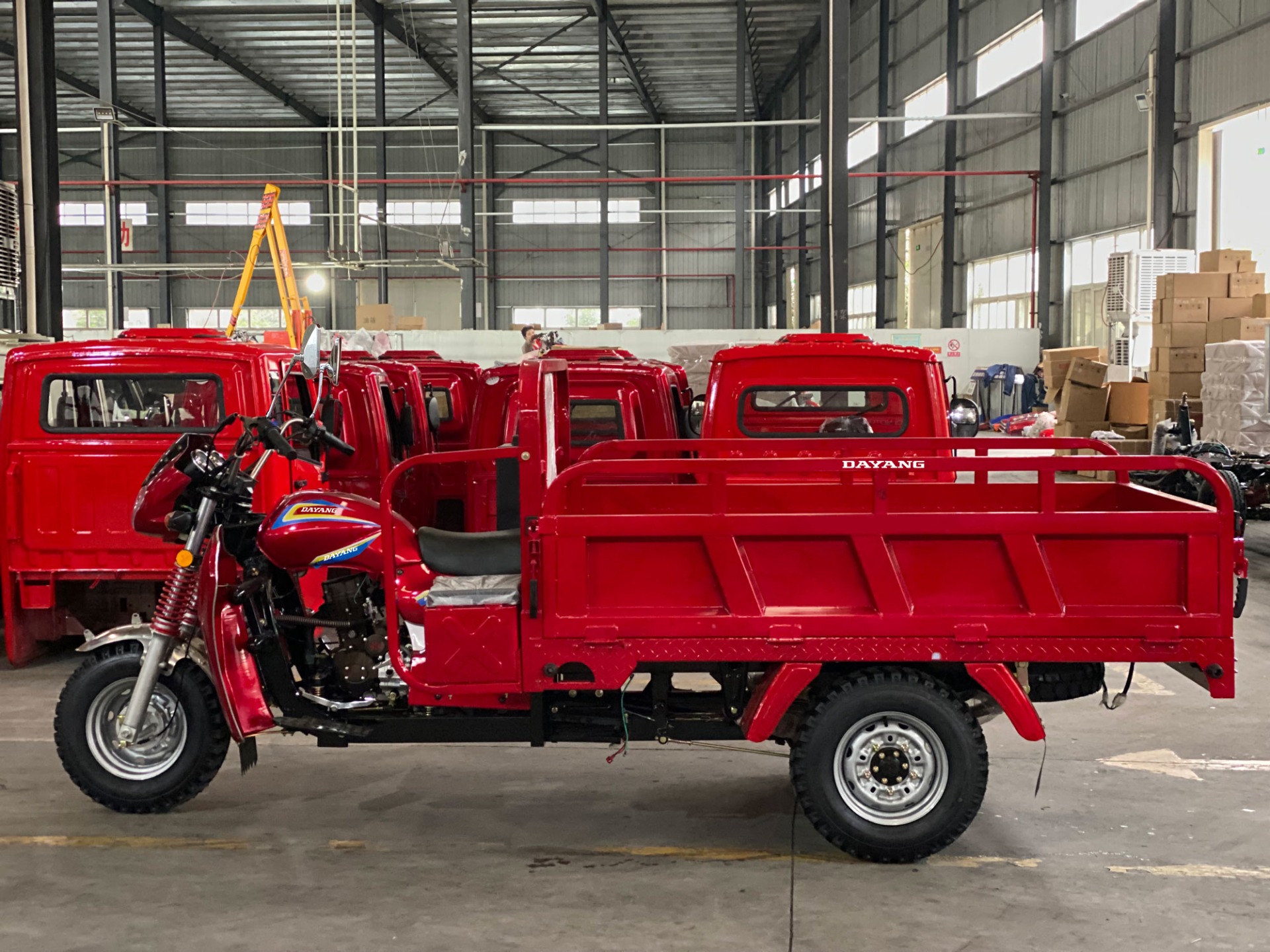 300cc Water Cooled Cargo Tricycle with 2.2*1.4m Cargo Box Size and Power Battery Engine