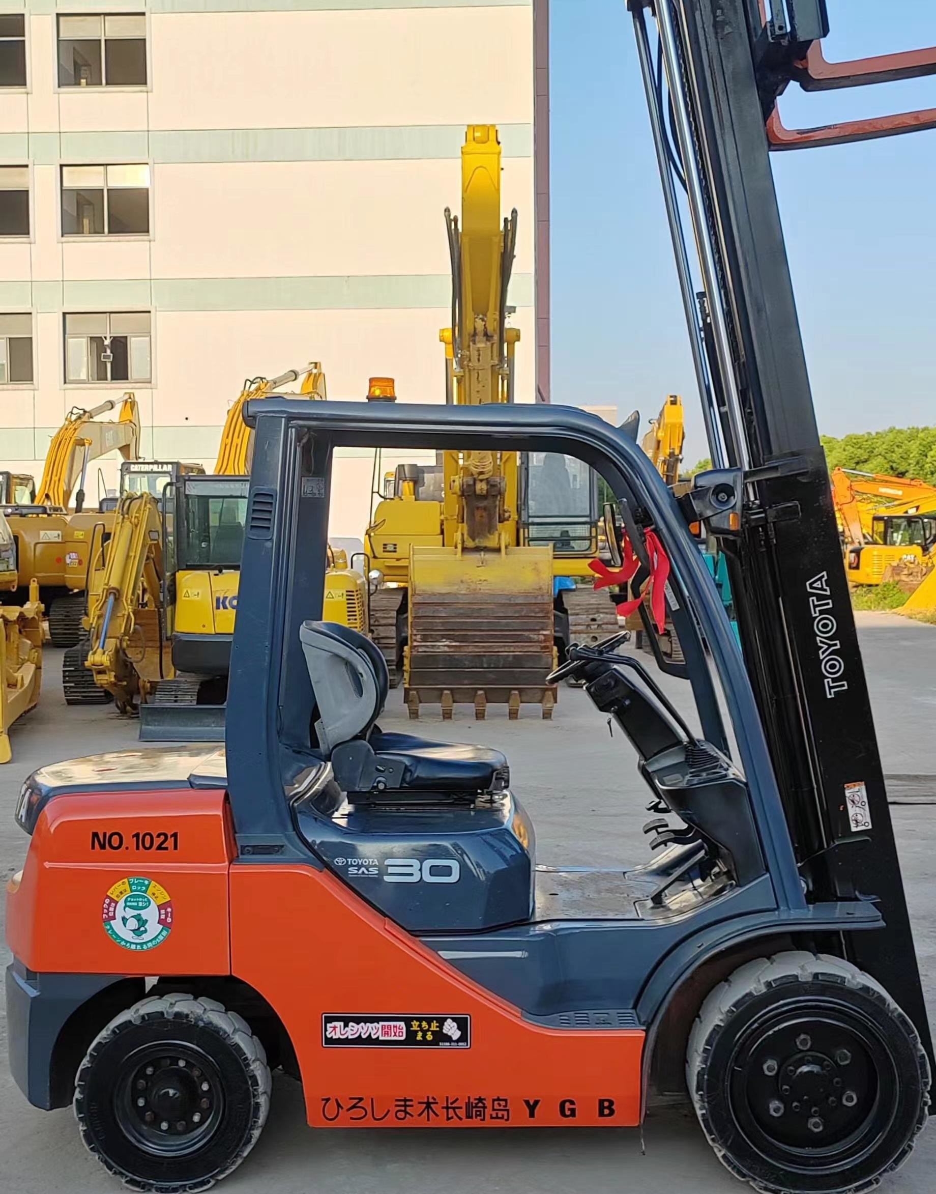 Original Toyota 8F 30 Diesel Forklift 3 Ton Secondhand With Side Shift And Container Mast
