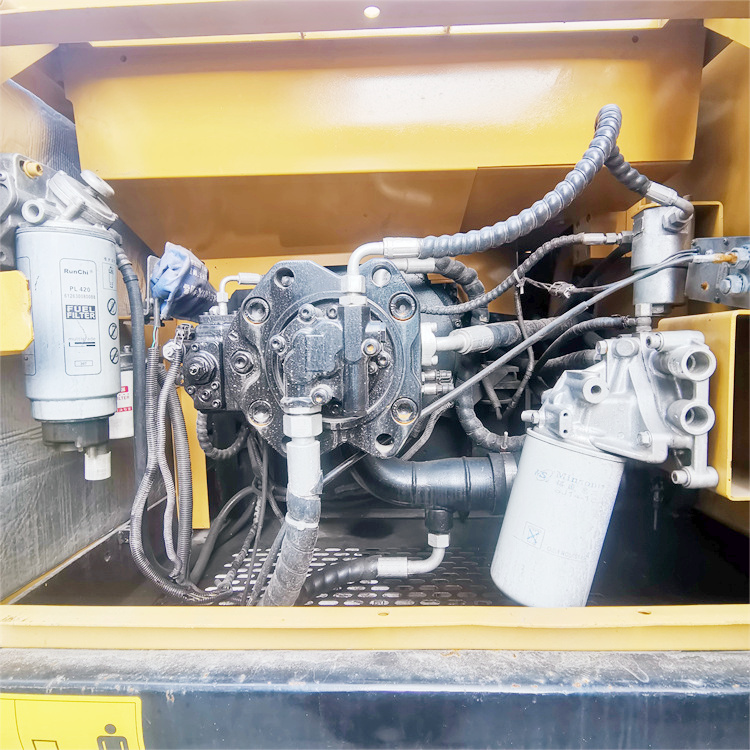 21 Ton Crawler Chain Used Sany Excavator 215 in Shanghai 0.93 m3 Bucket Capacity