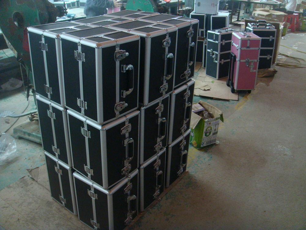 Portable Aluminum Tool Case With Black Velvet And Silk Type Material In The Interior