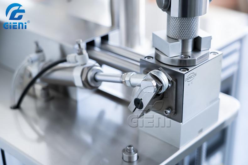 28pcs/Min Cosmetic Filling Machine Semi Autoamtic 4kw Lip Gloss Tube Filler