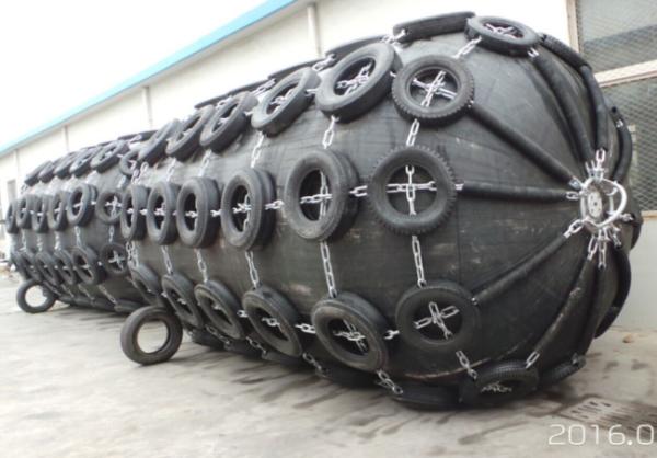 Natural Nylon Pneumatic Rubber Fender Oil Tanker Protection Yokohama Fender