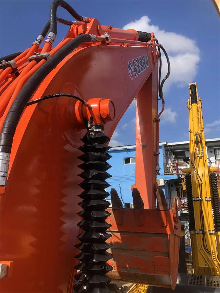 Made In Japan Used Hitachi ZX200-3 Excavator In Shanghai With Original Hydraulic Valve