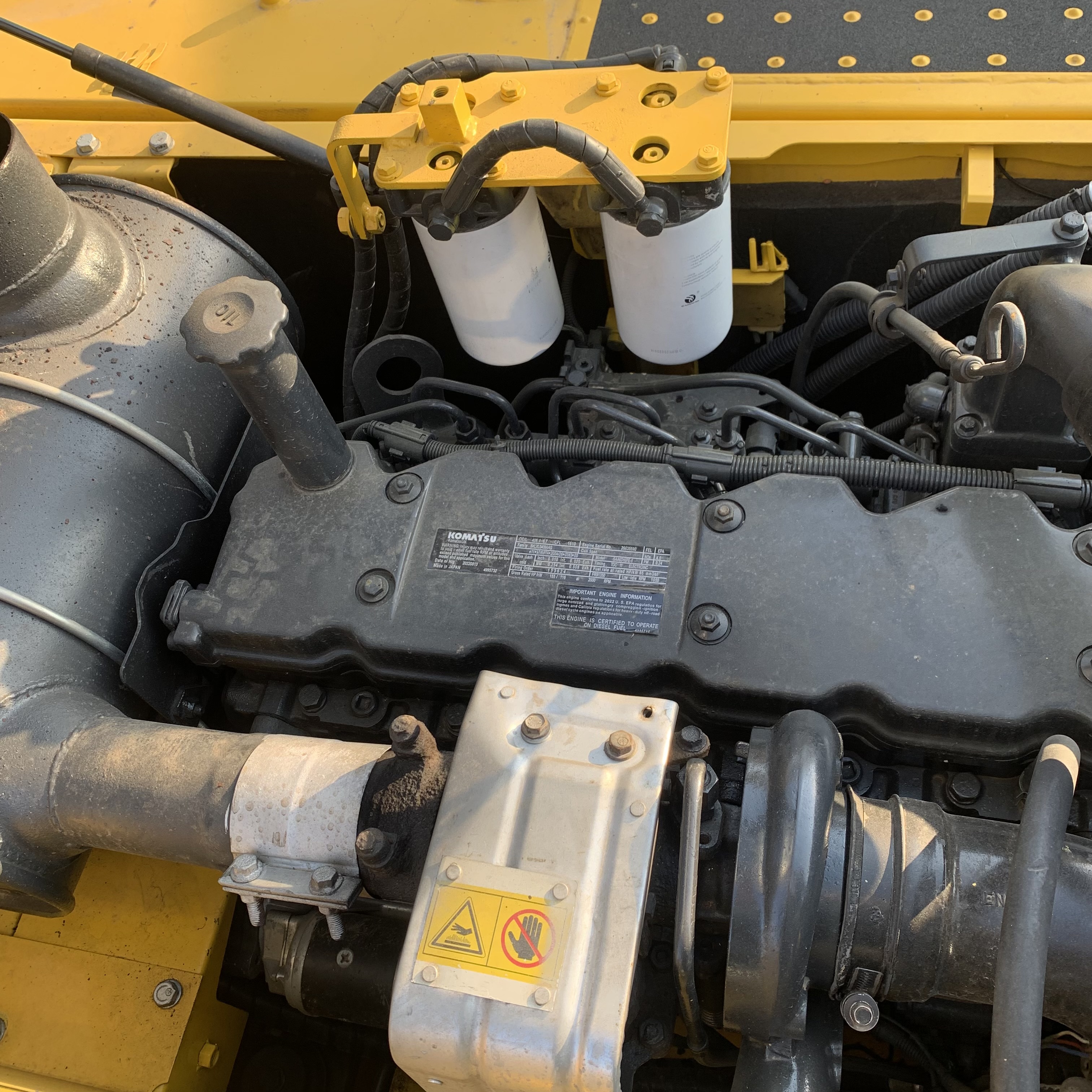 Japan Used Komatsu PC210 PC200 Crawler Excavator with Original Color at Affordable