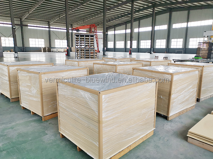 Customized lightweight cutting size vermiculite insulation fire board for steel structure fireproof cladding