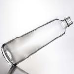 Customized Super Flint Round Clear Glass Bottle for Gin Rum Vodka Whisky 580ml