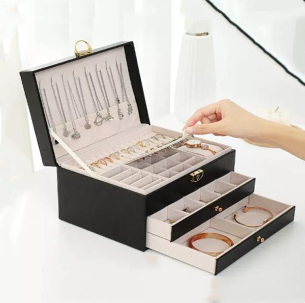 Buy cheap Greaseproof Leather Jewelry Packaging Box Varnishing Recyclable from wholesalers