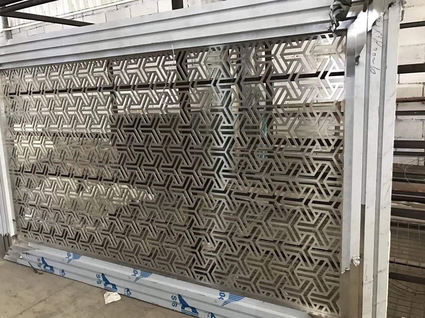 Interior Stainless Steel Modern Living Room Partition Divider Screen PVD Coating