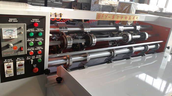 High Efficiency Thin Blade Slitter Scorer Fit Corrugated Cardboard Slitting And Scoring