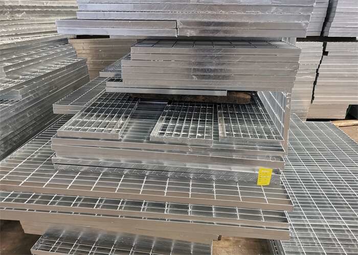 6mm Thick Heavy Duty Driveway Drainage Grates 25x3mm Serrated Type