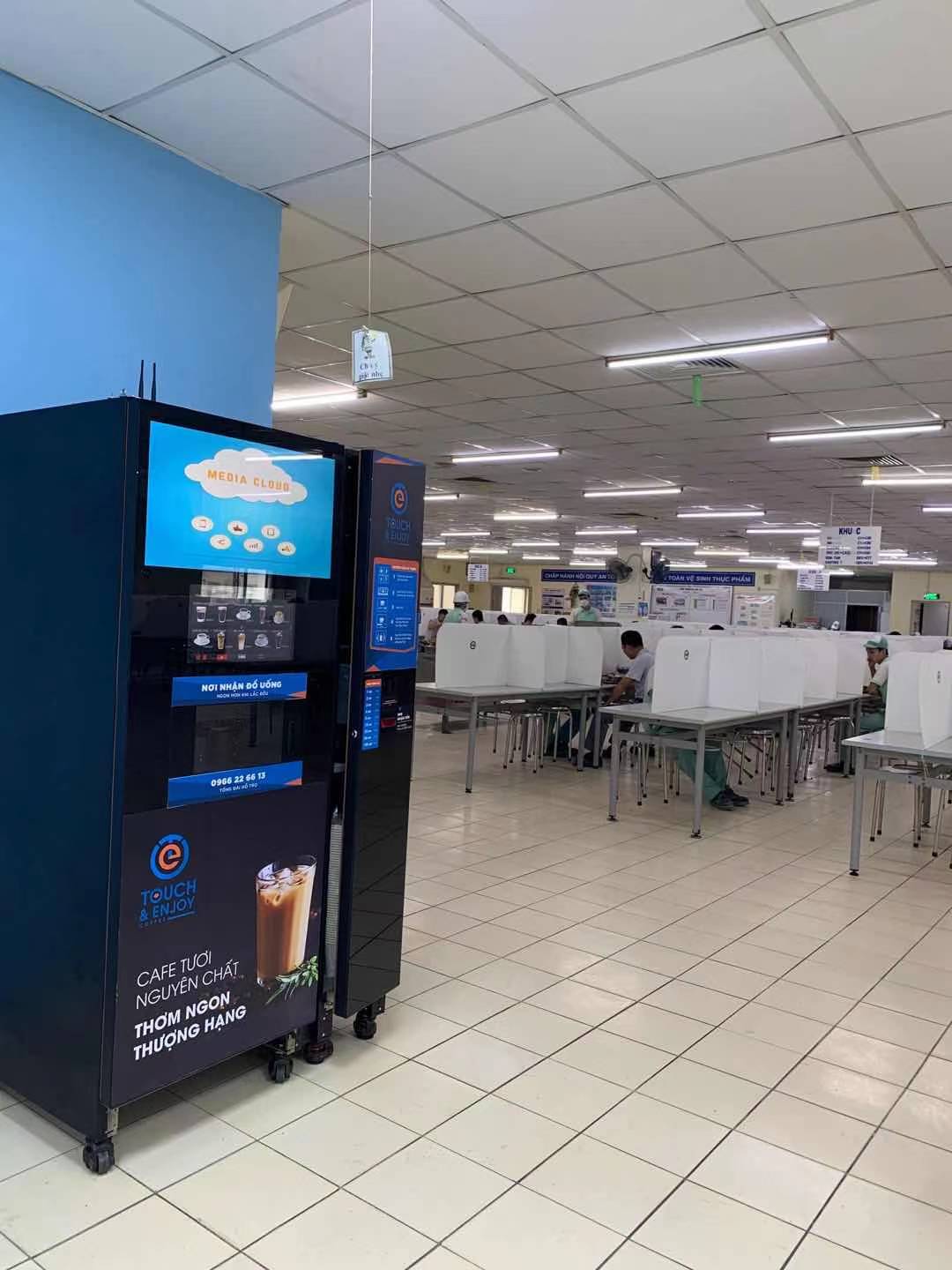 220VAC Automatic Tea Coffee Vending Machine With Ice Maker