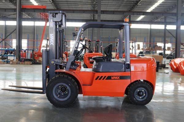 Buy cheap Load Capacity 4500kgs Industrial Lift Truck 1070mm Fork Length Optional Color from wholesalers
