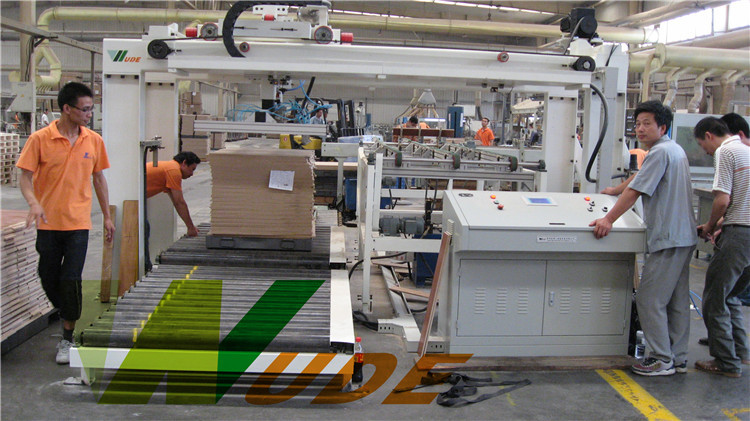 Automated Operation Loading And Unloading Equipment For Flooring Production Line