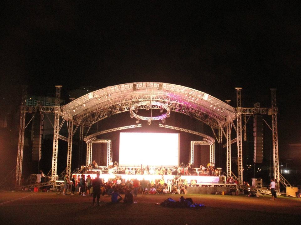 Silver 50x3mm Tube 5M Diameter Aluminum Stage Lighting Truss System Can Be Choose For Different Kinds Of Events