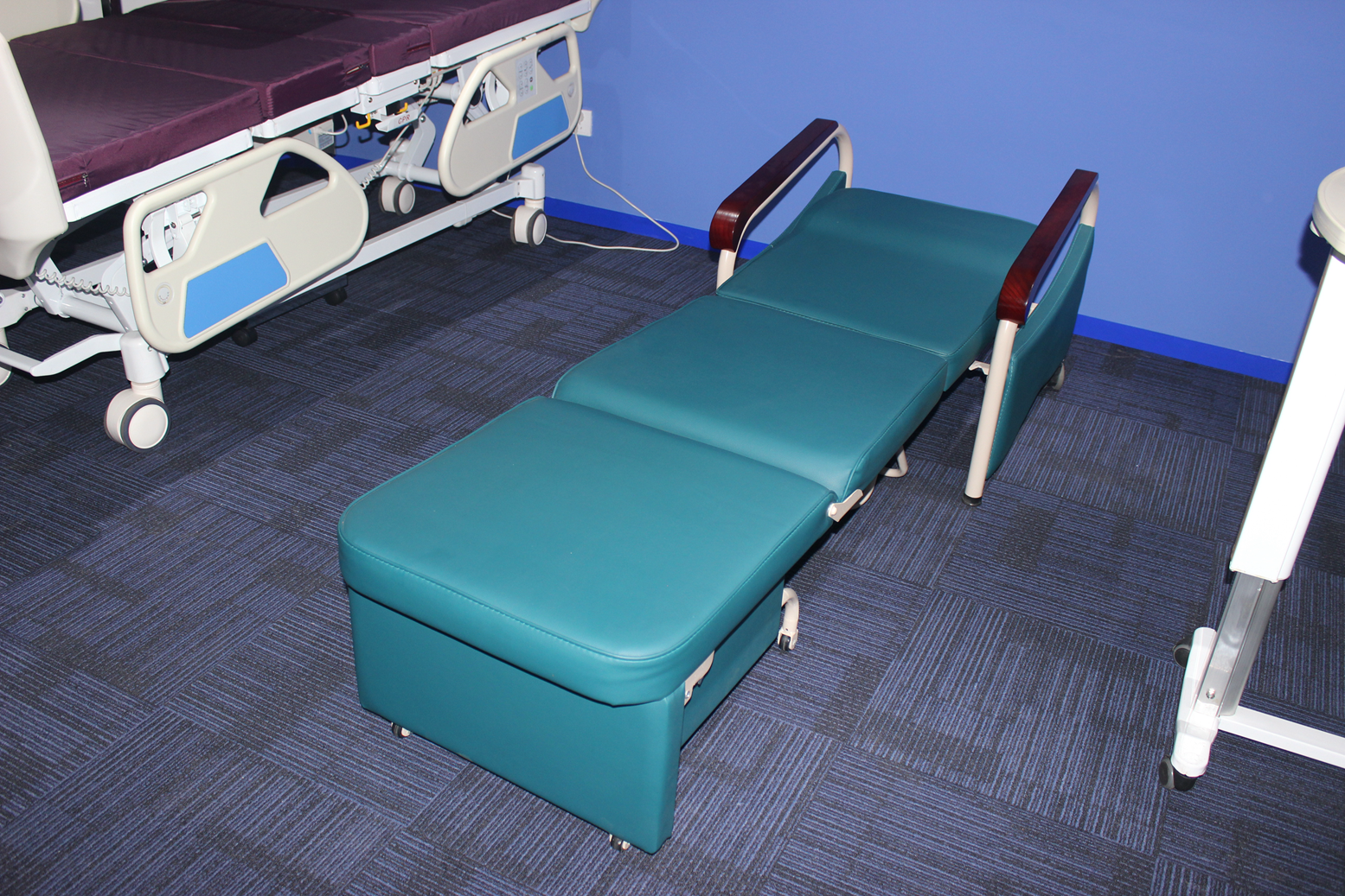 MDK-D101 Luxury Medical Accompany Escort Chair Hospital Medical Folding Bed Price