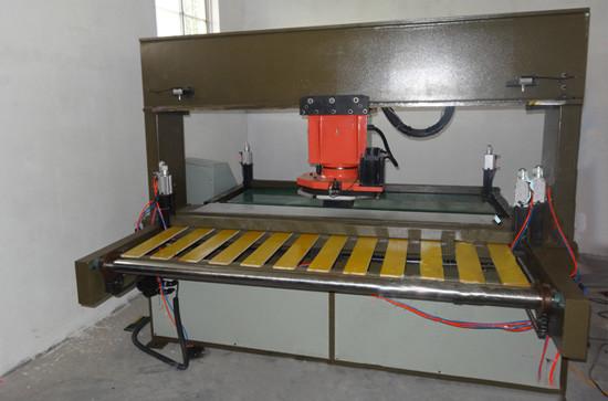 Football Volleyball Rubber Die Cutting Machine , Hydraulic Leather Cutting
