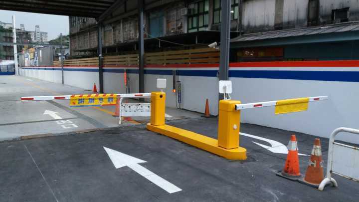 Waterproof RFID Tag UHF Reader Card Parking Access RFID Sticker