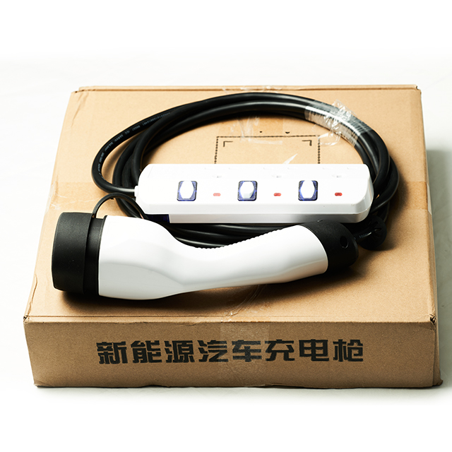 Outdoor Electric Appliances Energy Type 2 Electronic EV Car Discharger Gun Working Power 2.5KW British and Schuko Socket