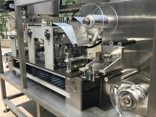 Automatic Positioning Stainless Steel Two Lanes Lavazza Blue Coffee Capsule Filling and Sealing Machine