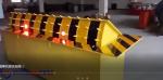 Red Led Traffic Light Automatically Hydraulic Road Blocker With Rising Vehicle