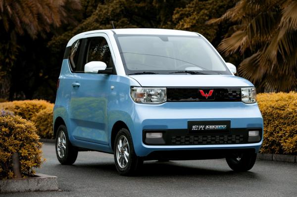 Buy cheap 120km range Wuling Electric Vehicles RWD 3 Door 2 Box 4 Seater Electric Mini Car from wholesalers