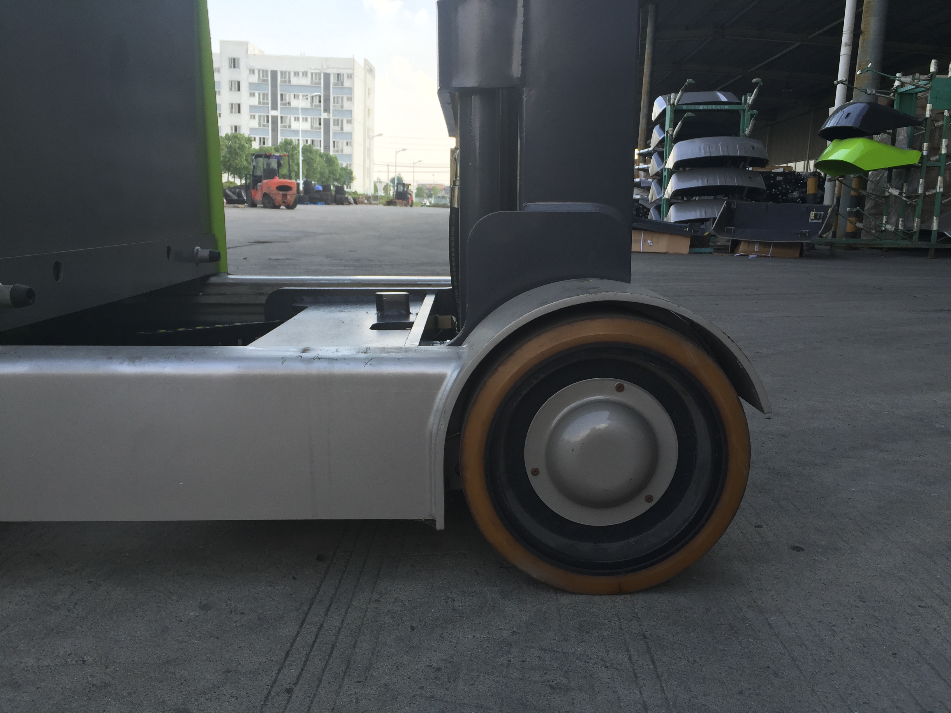 Smooth Material Handling SNSC 1500kg 2000kg Electric Reach Forklift Double Scissor