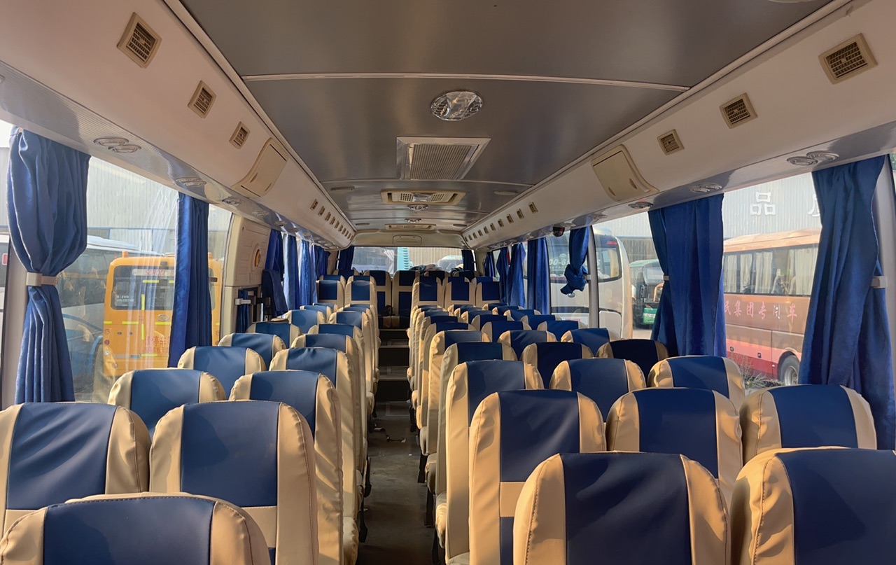 62 Seats Front Engine Refurbished Diesel Coach Bus in South Africa Passenger Bus Style