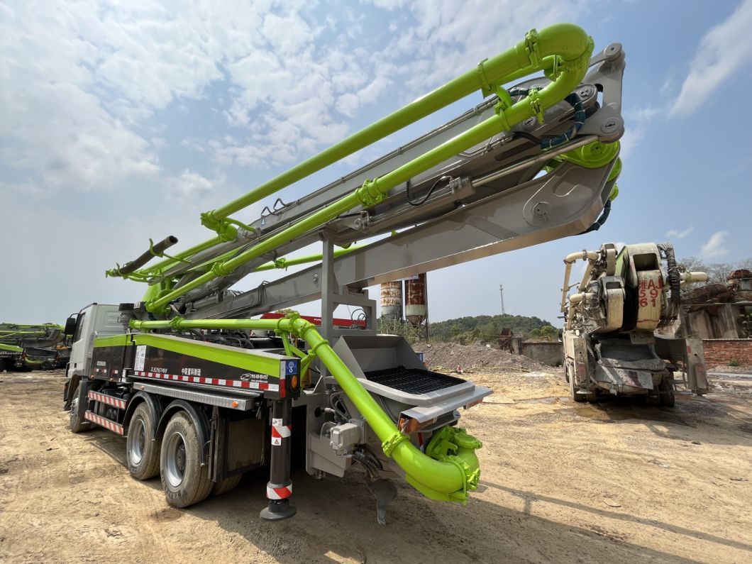 Heavy Equipment Concrete Boom Pump 2015 Zoomlion 38m Concrete Pump on Mercedes Benz