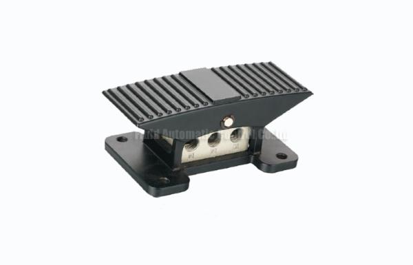Buy cheap 0.7Mpa Compact Pneumatic Foot Pedal Valve 3 Position 5 Way , Directional Control Valve from wholesalers