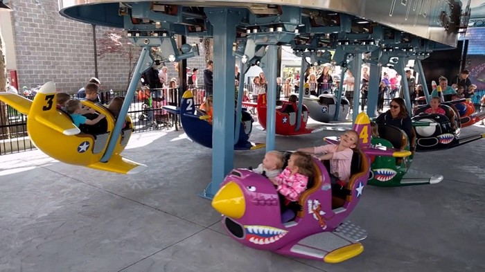 Flying Tiger / Shark Kiddie Train Ride With Beautiful Appearance And Creative Structure