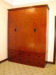 Gelaimei Hotel Guest Room Furniture Hardwood Frame Bed Wood Veneer Finish