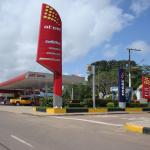 Outdoor Modern Pylon Signs Free standing Stainless Steel for 4S Store Parking