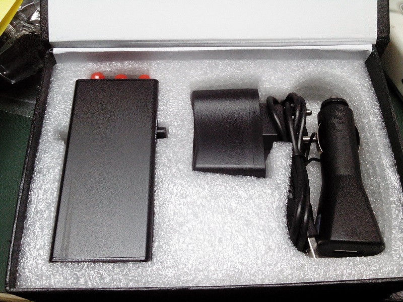 3-frequency handheld gps signal jammer GSM CDMA DCS gps scrambler for ca battery power supply can be 12-24 V vehicle use