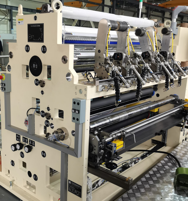 White Independent Arm Type Slitting Rewinder Machine Unwinding Diameter 450mm