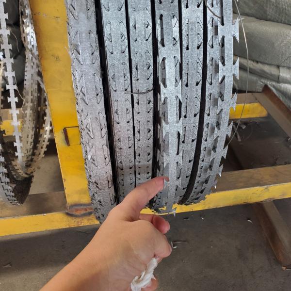 Buy cheap Galvanized Steel Bto - 22 Razor Berbed Wire / Razor Tape Fencing from wholesalers