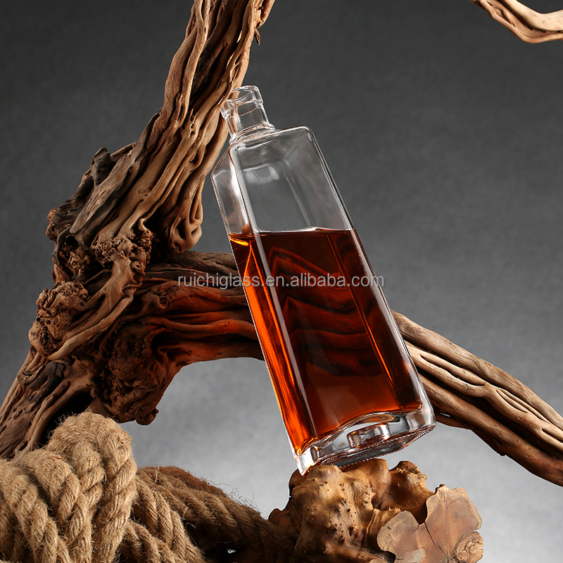 Hot Stamping 500ml 750ml Custom Glass Bottle for Luxury Whiskey Vodka Spirits Liquor