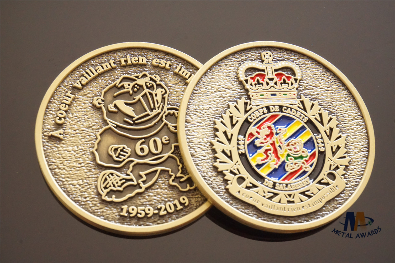 Iron Custom Challenge Coins Antique Gold Crown And Animal Coins With Velvet Pouch